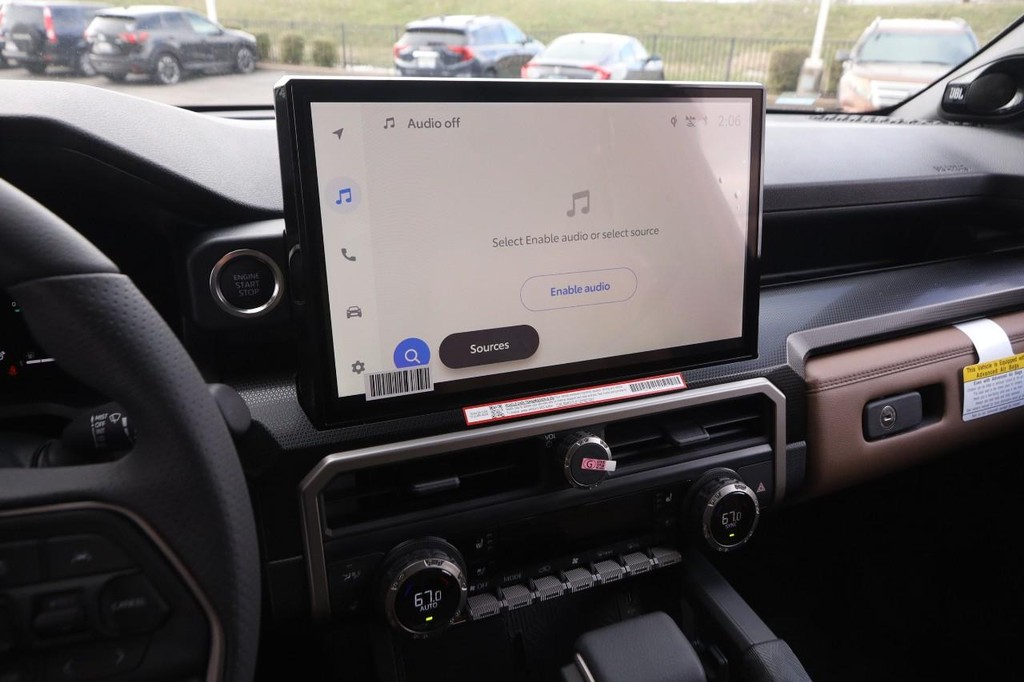 Toyota 4Runner Vehicle Full-screen Gallery Image 17