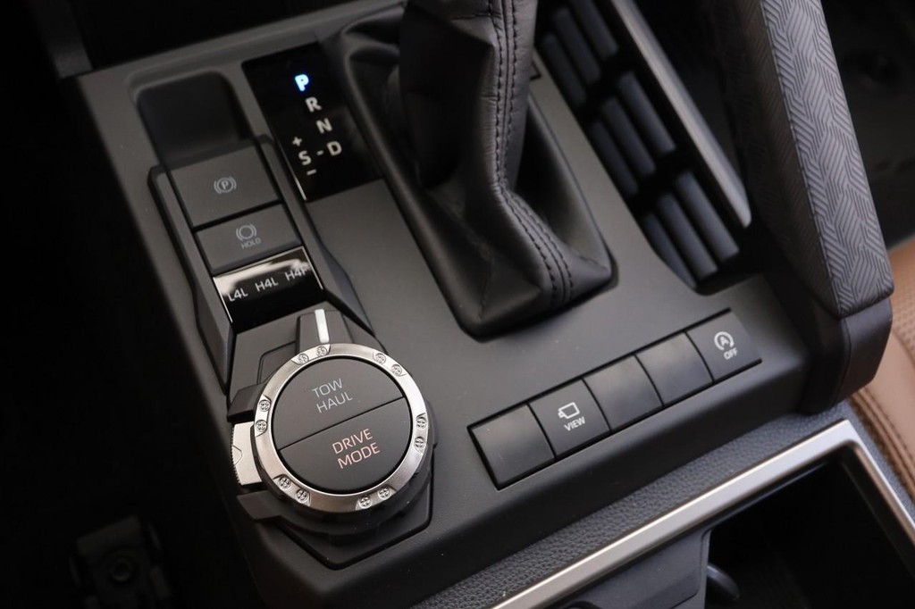 Toyota 4Runner Vehicle Full-screen Gallery Image 20