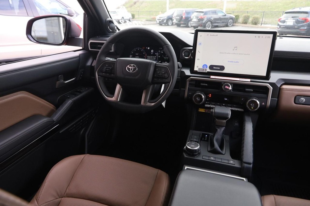 Toyota 4Runner Vehicle Full-screen Gallery Image 23