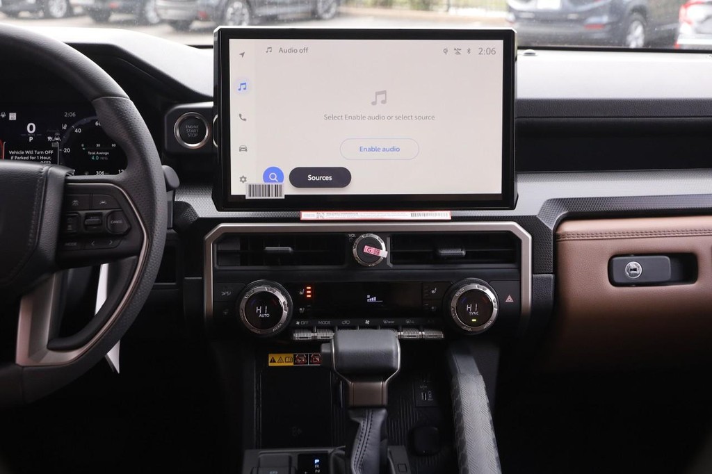 Toyota 4Runner Vehicle Full-screen Gallery Image 25