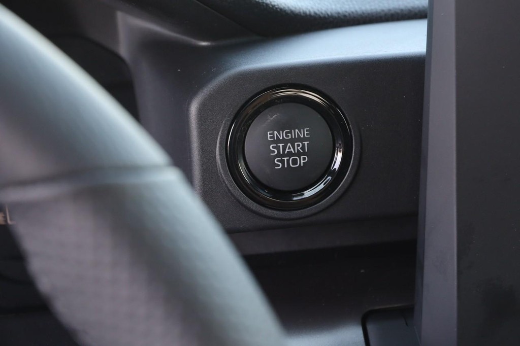 Toyota Tacoma 4WD Vehicle Full-screen Gallery Image 14