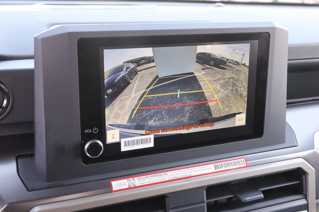 Toyota Tacoma 4WD Vehicle Full-screen Gallery Image 17