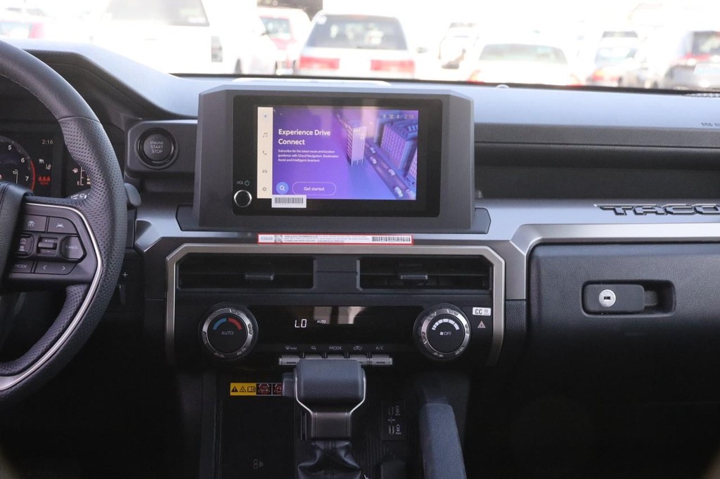 Toyota Tacoma 4WD Vehicle Full-screen Gallery Image 23