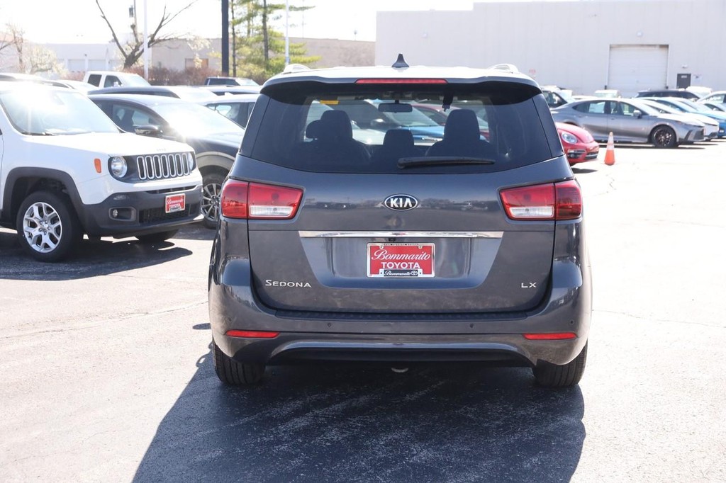 Kia Sedona Vehicle Full-screen Gallery Image 6