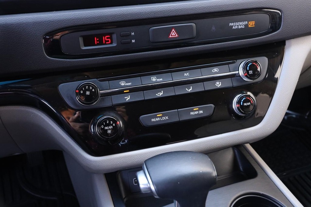 Kia Sedona Vehicle Full-screen Gallery Image 19