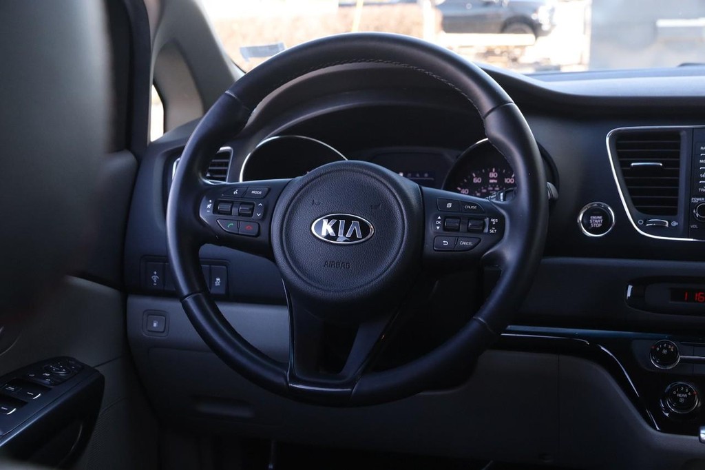 Kia Sedona Vehicle Full-screen Gallery Image 24