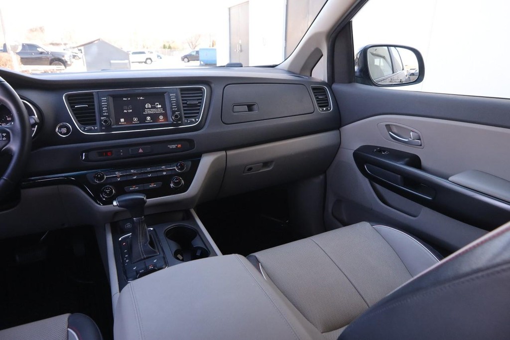 Kia Sedona Vehicle Full-screen Gallery Image 26