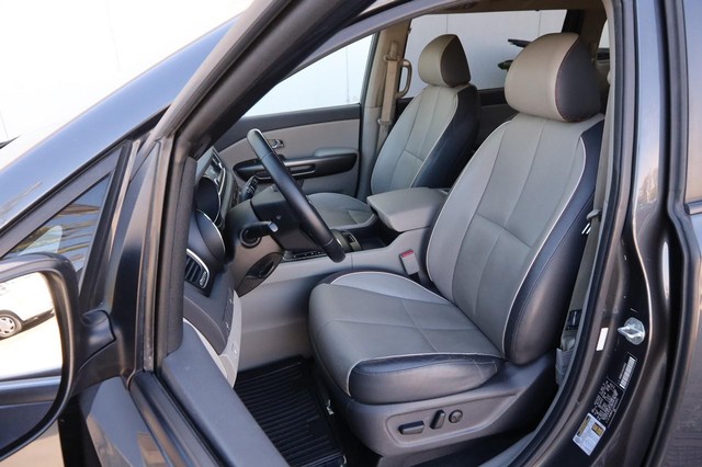 Kia Sedona Vehicle Image 08
