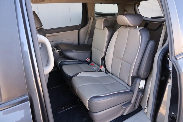 Kia Sedona Vehicle Image 09