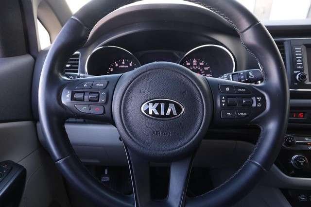Kia Sedona Vehicle Image 11