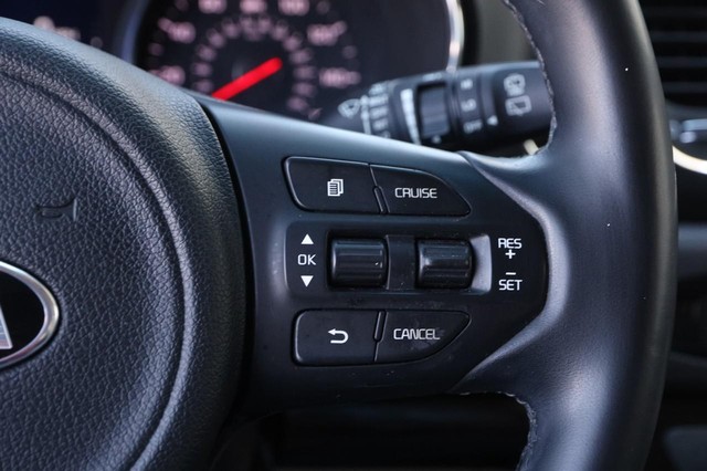 Kia Sedona Vehicle Image 13