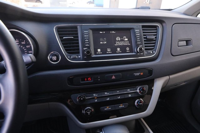 Kia Sedona Vehicle Image 16