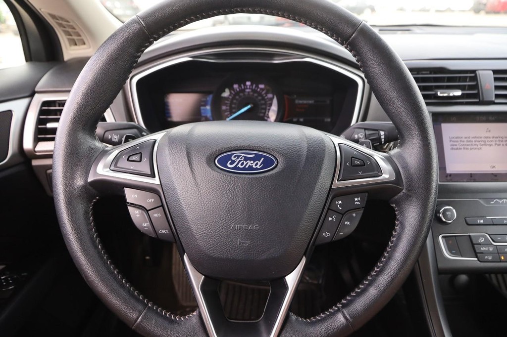 Ford Fusion Vehicle Full-screen Gallery Image 10