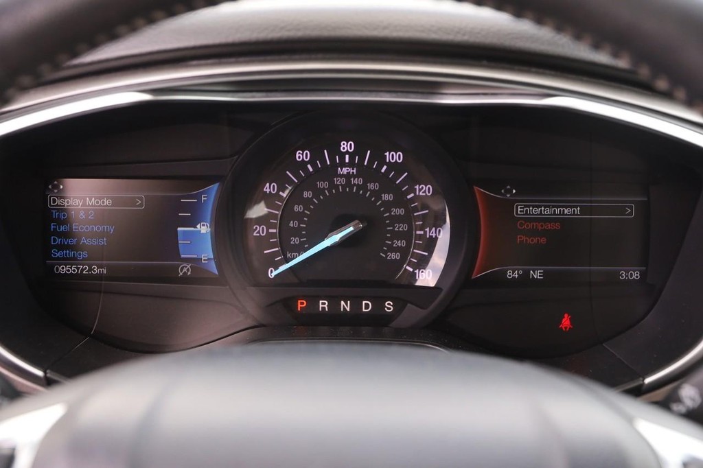 Ford Fusion Vehicle Full-screen Gallery Image 13