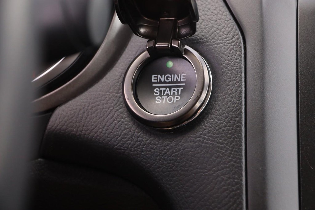 Ford Fusion Vehicle Full-screen Gallery Image 15