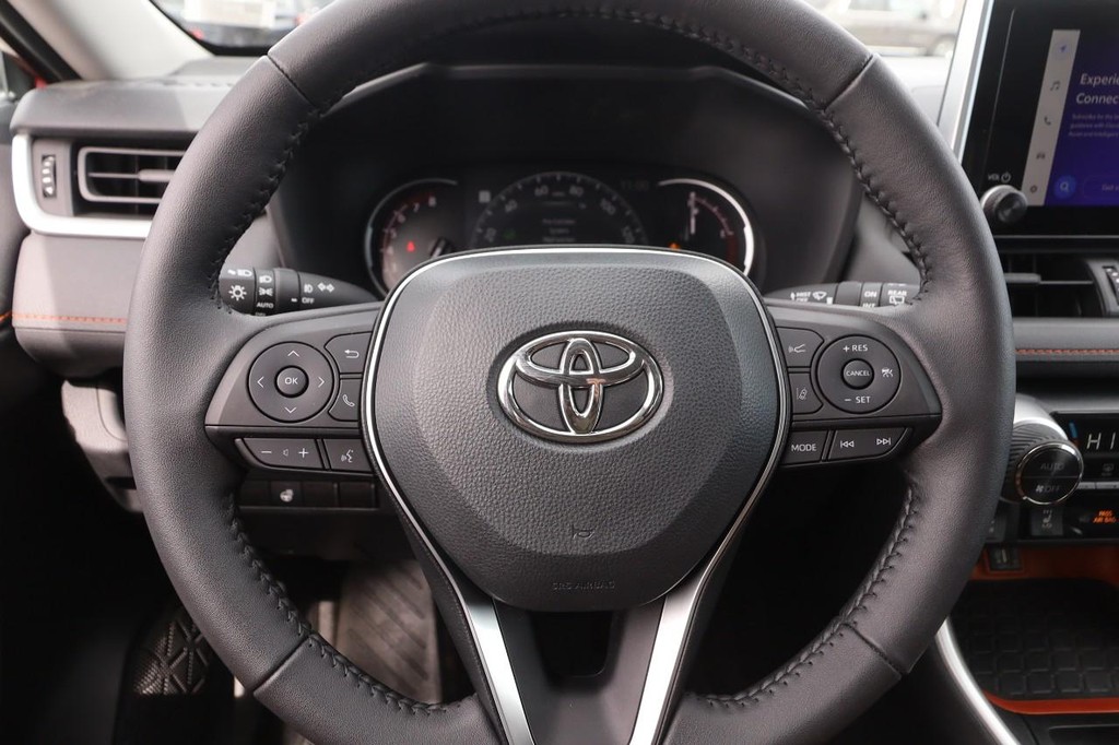 Toyota RAV4 Vehicle Full-screen Gallery Image 10