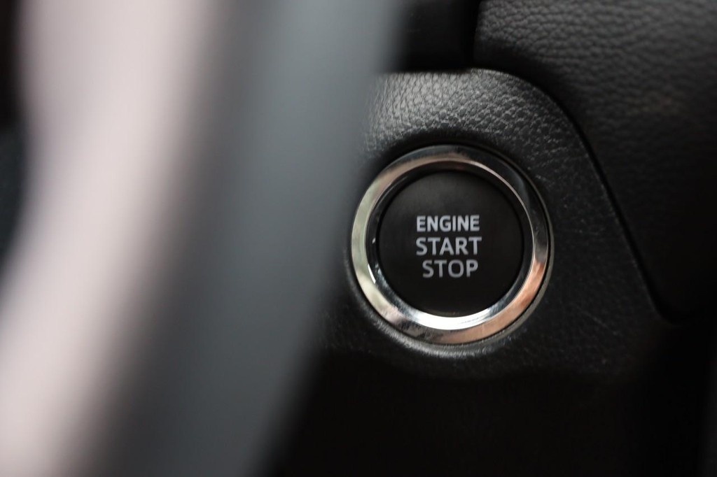 Toyota RAV4 Vehicle Full-screen Gallery Image 14