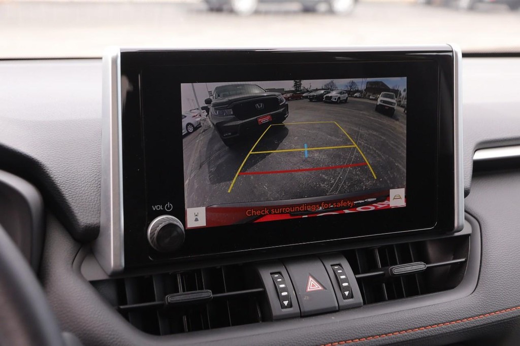 Toyota RAV4 Vehicle Full-screen Gallery Image 16