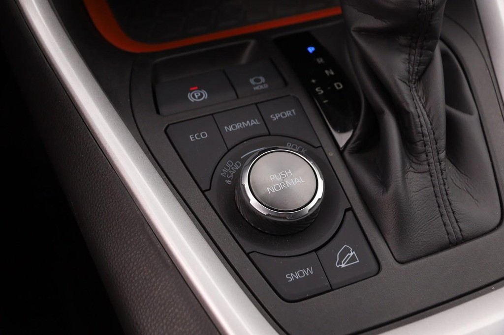 Toyota RAV4 Vehicle Full-screen Gallery Image 18