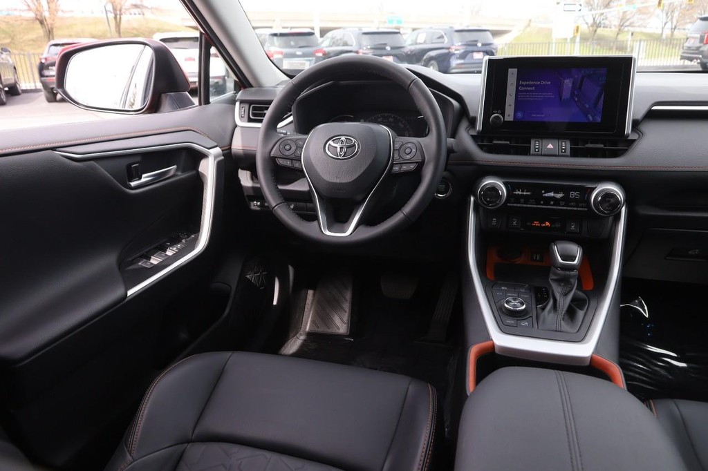 Toyota RAV4 Vehicle Full-screen Gallery Image 21