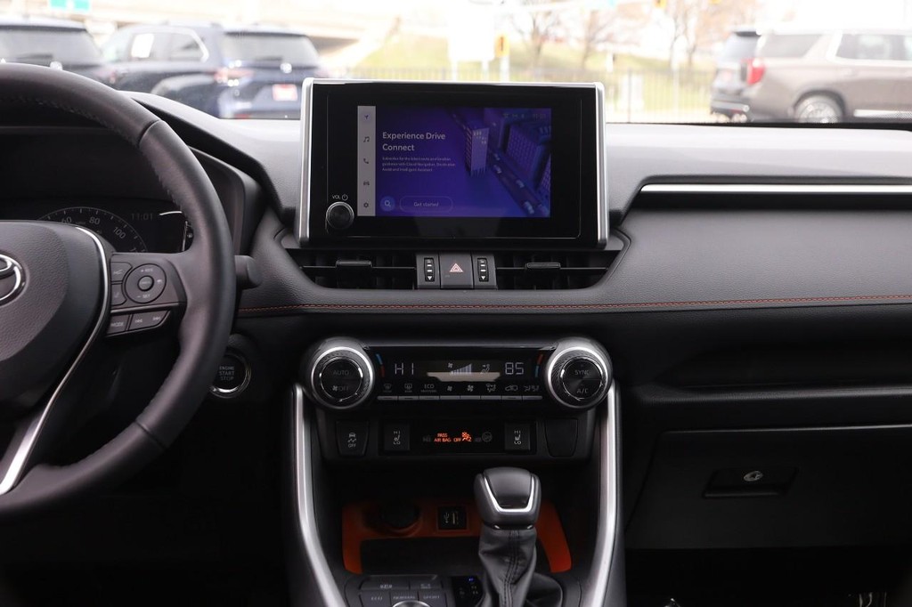 Toyota RAV4 Vehicle Full-screen Gallery Image 23