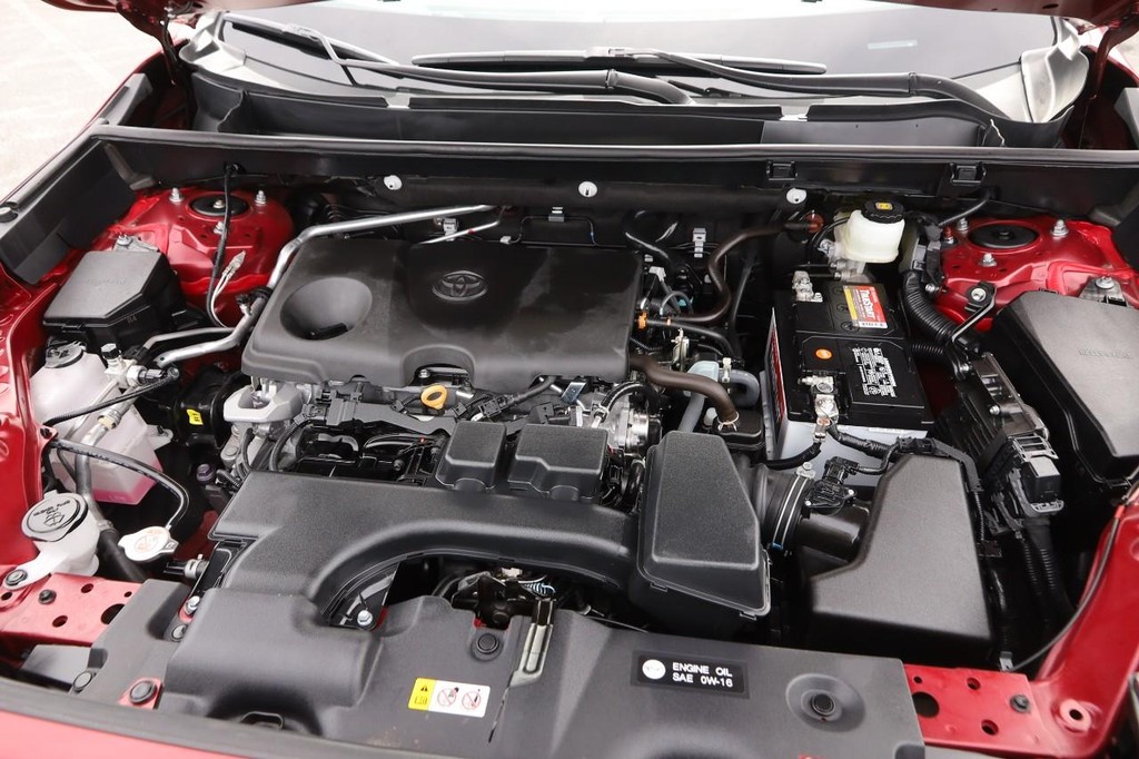 Toyota RAV4 Vehicle Full-screen Gallery Image 26