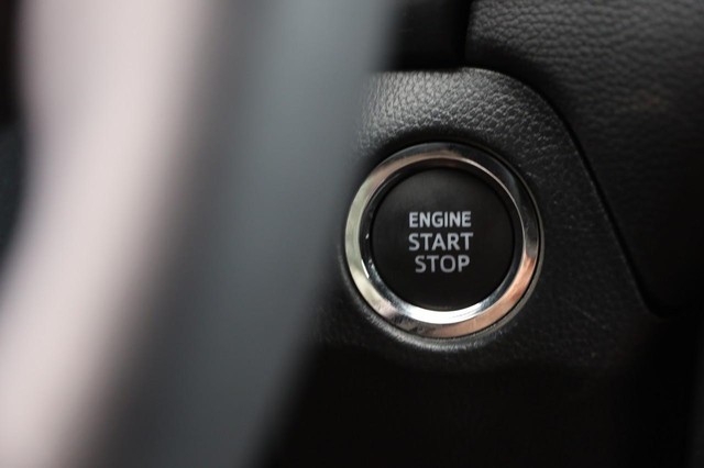 Toyota RAV4 Vehicle Image 14