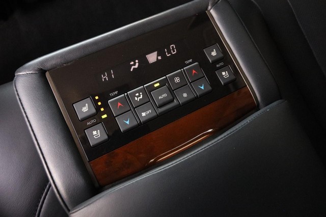 Lexus LX Vehicle Image 32