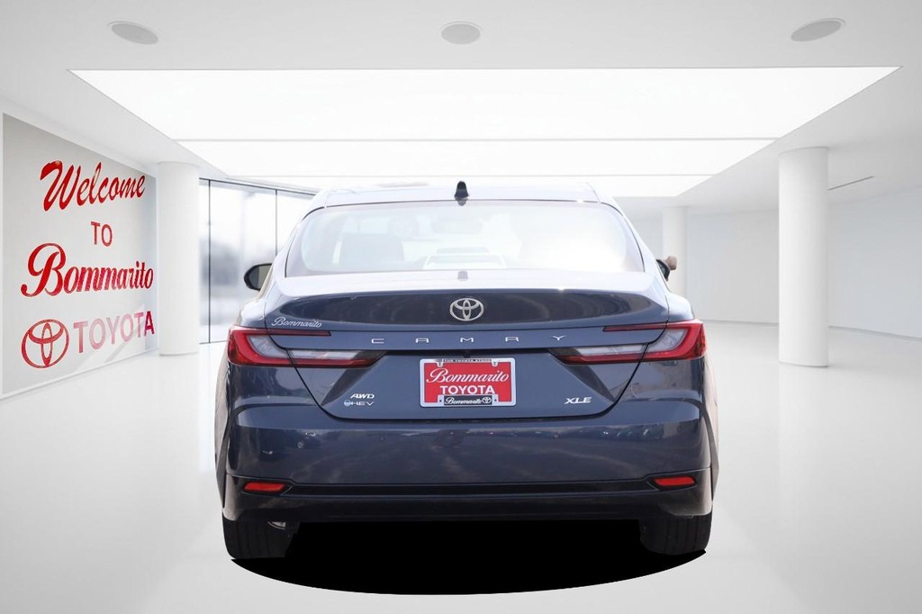 Toyota Camry Vehicle Full-screen Gallery Image 6