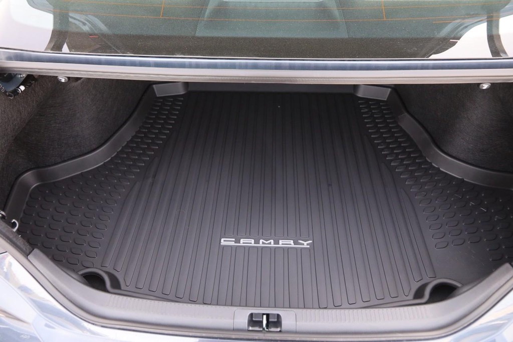 Toyota Camry Vehicle Full-screen Gallery Image 7