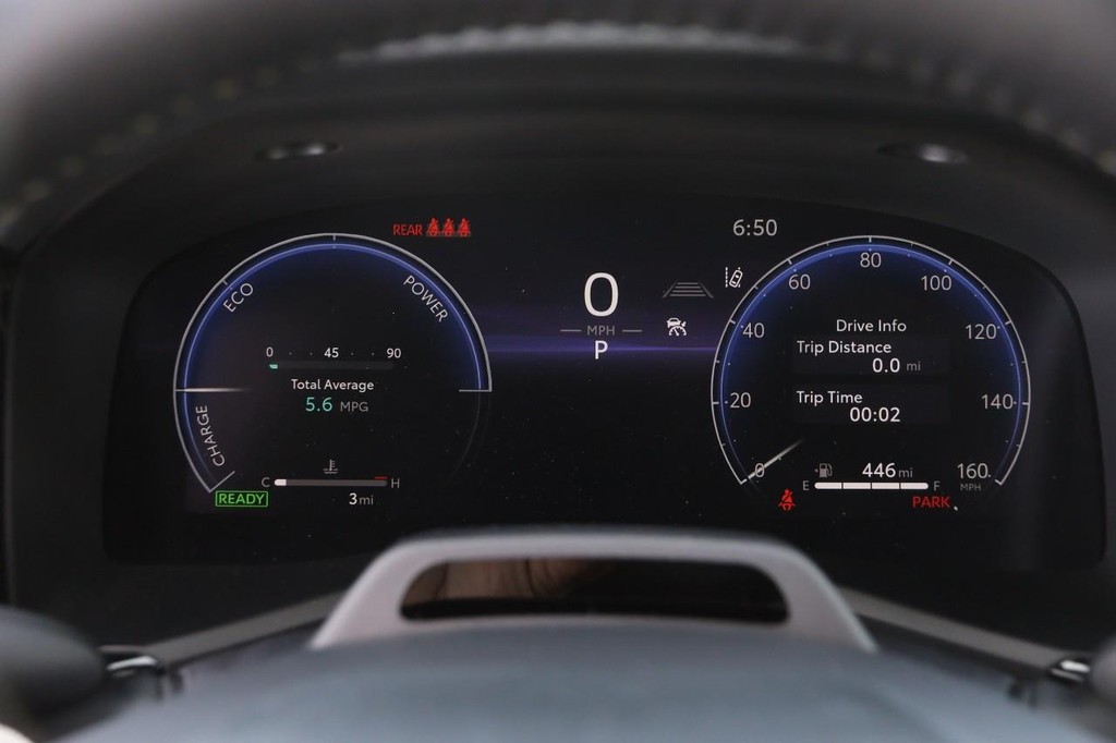 Toyota Camry Vehicle Full-screen Gallery Image 14