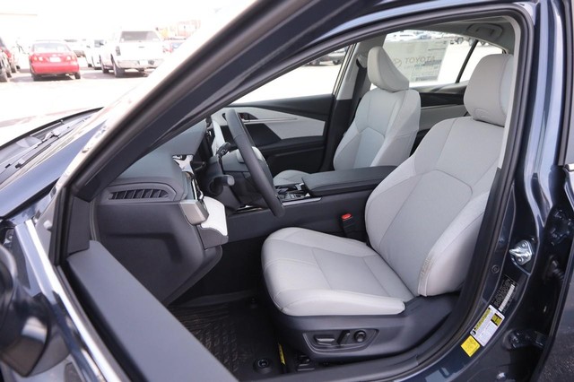 Toyota Camry Vehicle Image 09