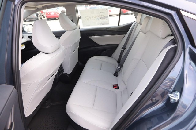 Toyota Camry Vehicle Image 10