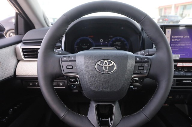 Toyota Camry Vehicle Image 11