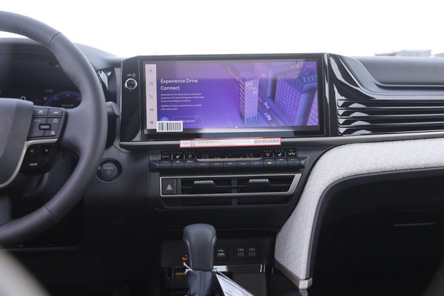 Toyota Camry Vehicle Image 24