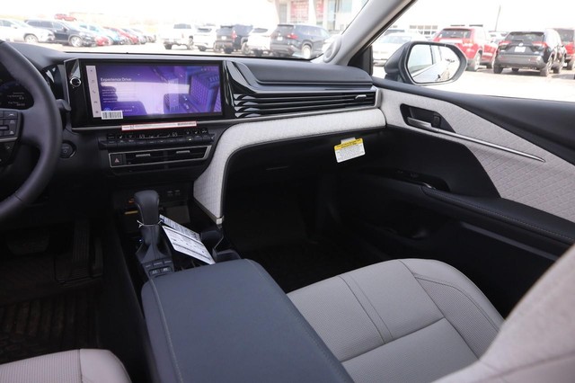 Toyota Camry Vehicle Image 25