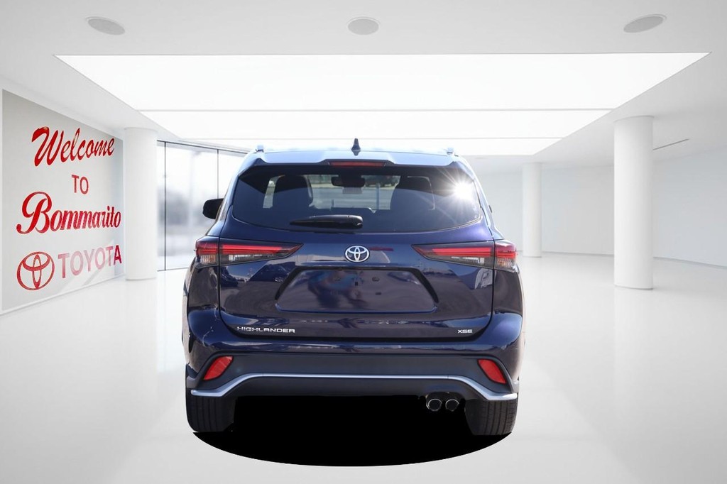 Toyota Highlander Vehicle Full-screen Gallery Image 6