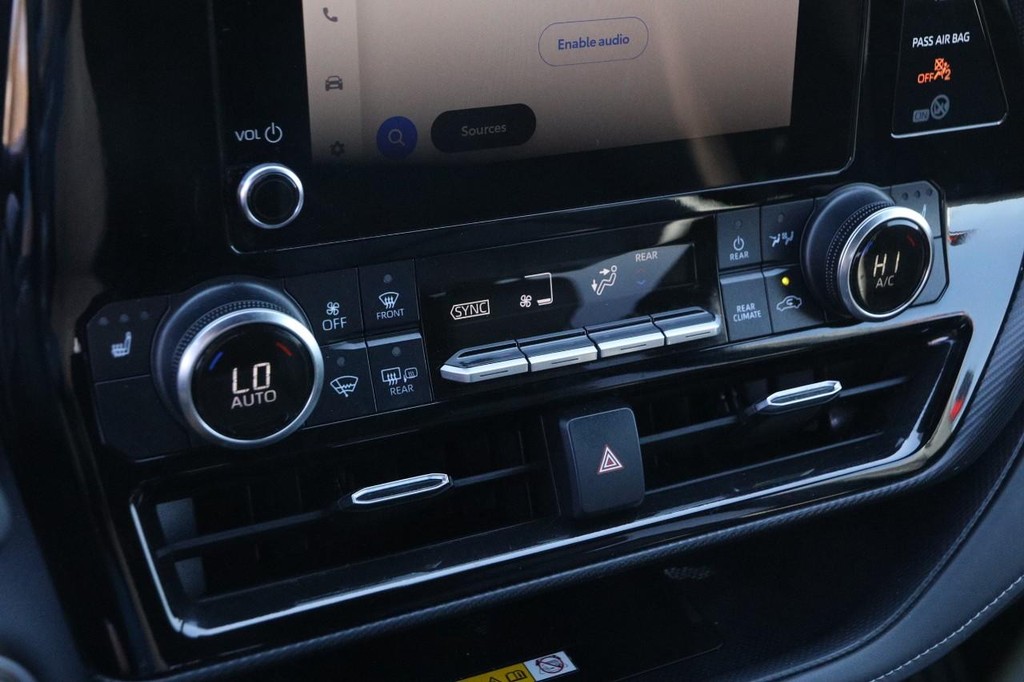 Toyota Highlander Vehicle Full-screen Gallery Image 20