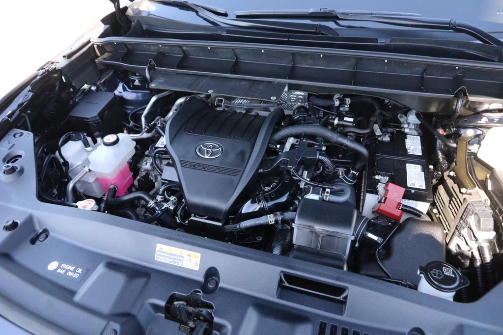 Toyota Highlander Vehicle Full-screen Gallery Image 29