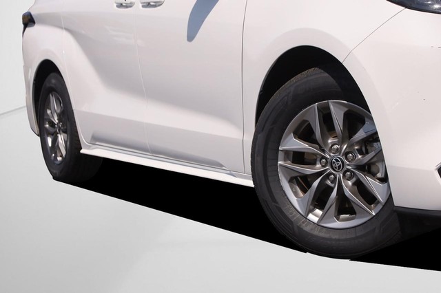 Toyota Sienna Vehicle Image 03