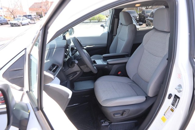 Toyota Sienna Vehicle Image 08