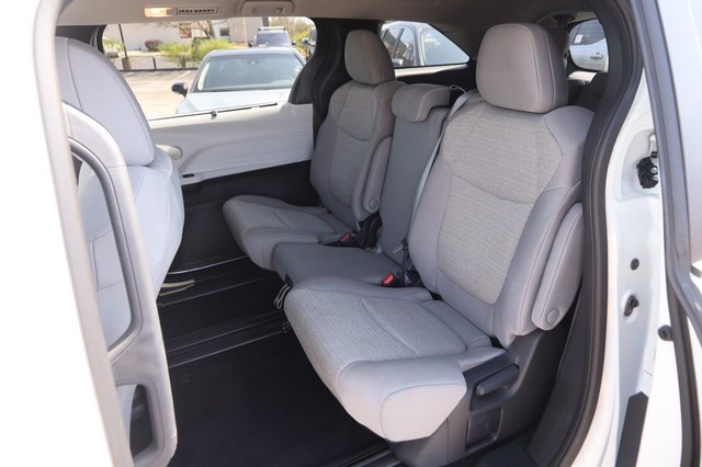 Toyota Sienna Vehicle Image 09