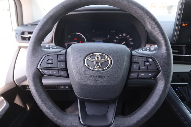 Toyota Sienna Vehicle Image 11