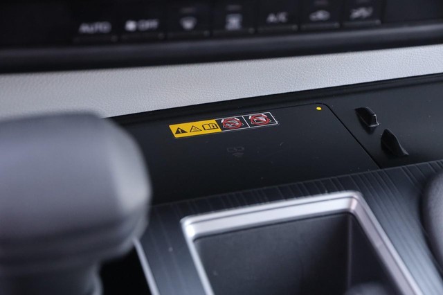 Toyota Sienna Vehicle Image 19