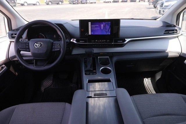 Toyota Sienna Vehicle Image 22