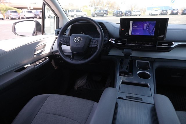 Toyota Sienna Vehicle Image 23