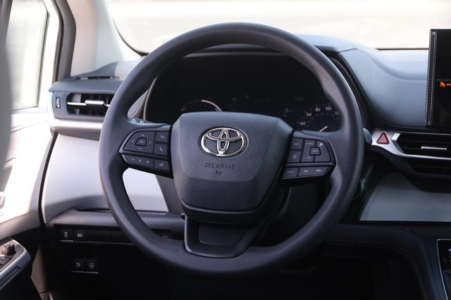 Toyota Sienna Vehicle Image 24