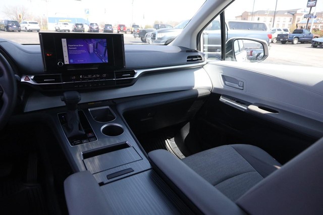 Toyota Sienna Vehicle Image 26