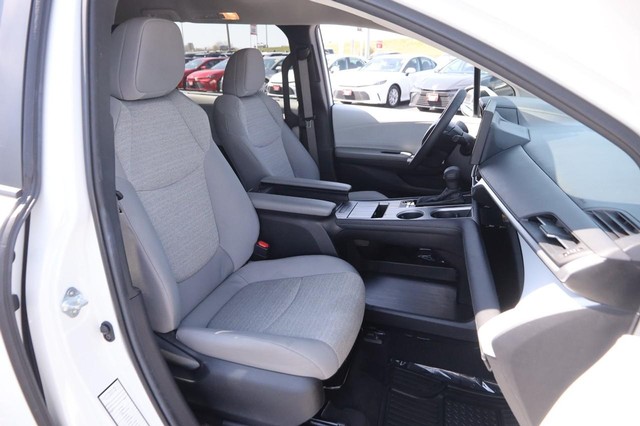 Toyota Sienna Vehicle Image 27