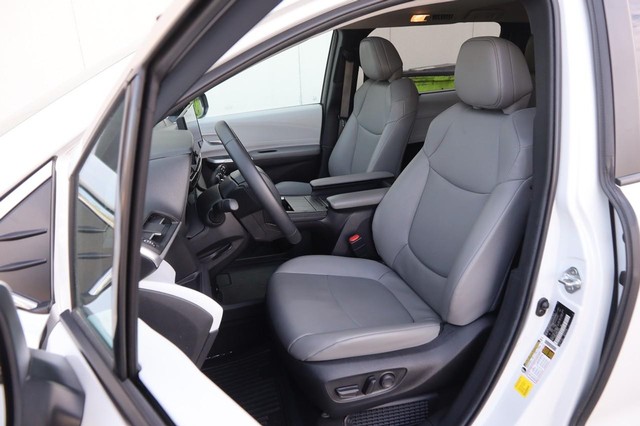 Toyota Sienna Vehicle Image 10
